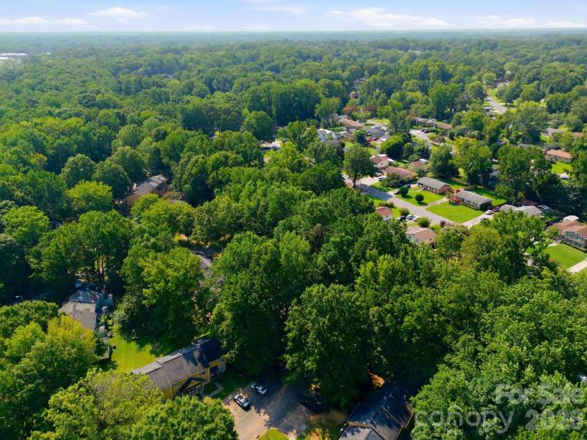 4033 Briarhill Drive, Charlotte, NC 28215.  MLS# CAR4410790, YatesRealty ID 41051. 