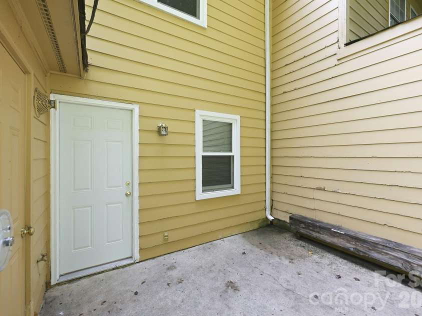 4033 Briarhill Drive, Charlotte, NC 28215.  MLS# CAR4410790, YatesRealty ID 41051. 