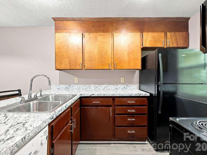 4033 Briarhill Drive, Charlotte, NC 28215.  MLS# CAR4410790, YatesRealty ID 41051. 