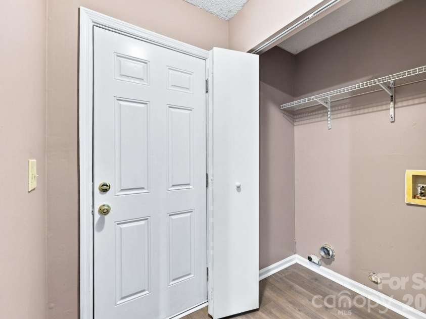 4033 Briarhill Drive, Charlotte, NC 28215.  MLS# CAR4410790, YatesRealty ID 41051. 