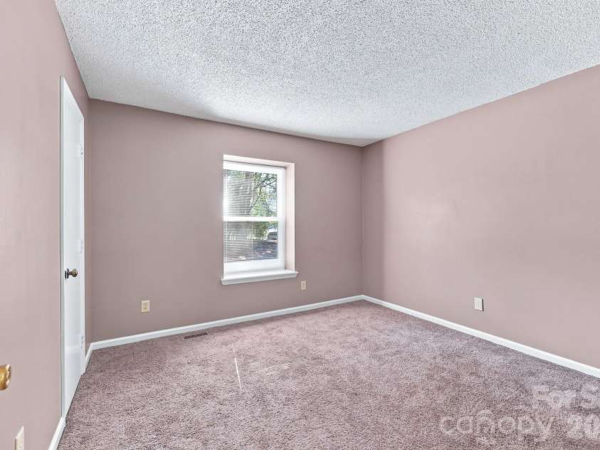 4033 Briarhill Drive, Charlotte, NC 28215.  MLS# CAR4410790, YatesRealty ID 41051. 