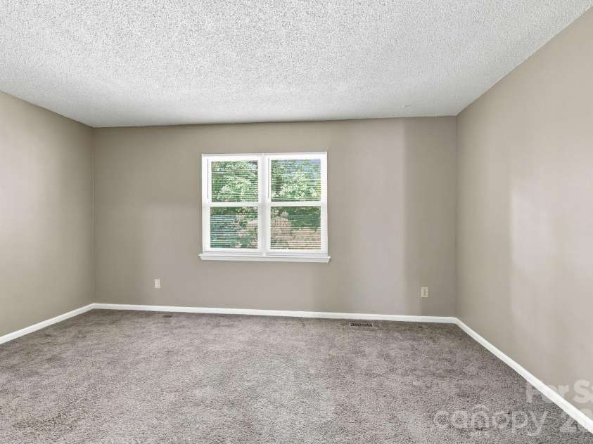 4033 Briarhill Drive, Charlotte, NC 28215.  MLS# CAR4410790, YatesRealty ID 41051. 