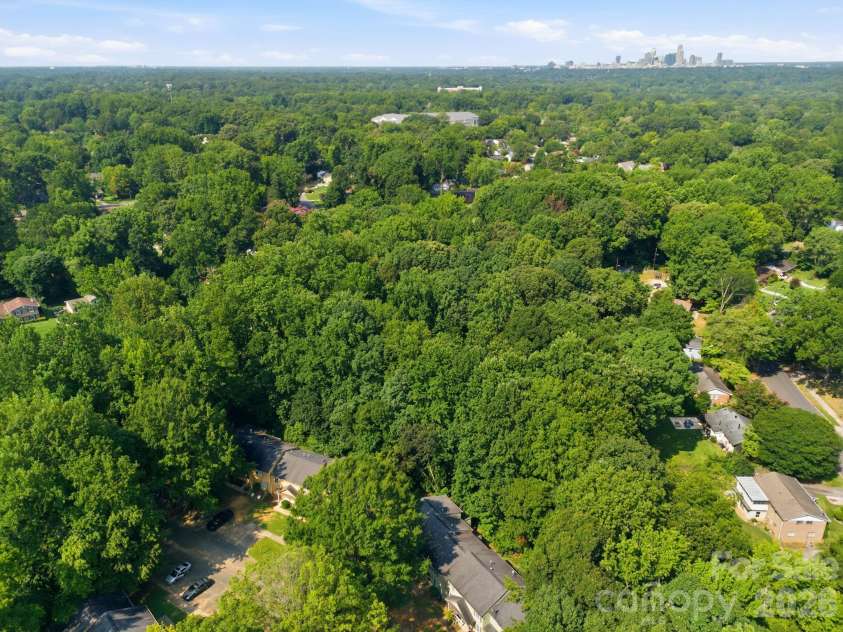 4033 Briarhill Drive, Charlotte, NC 28215.  MLS# CAR4421413, YatesRealty ID 41051. 