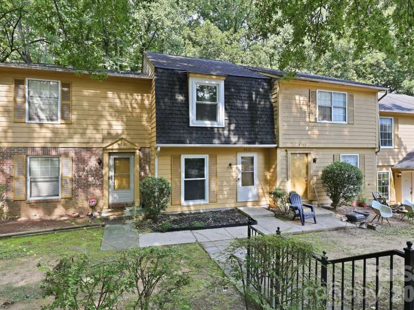 4033 Briarhill Drive, Charlotte, NC 28215.  MLS# CAR4421413, YatesRealty ID 41051. 