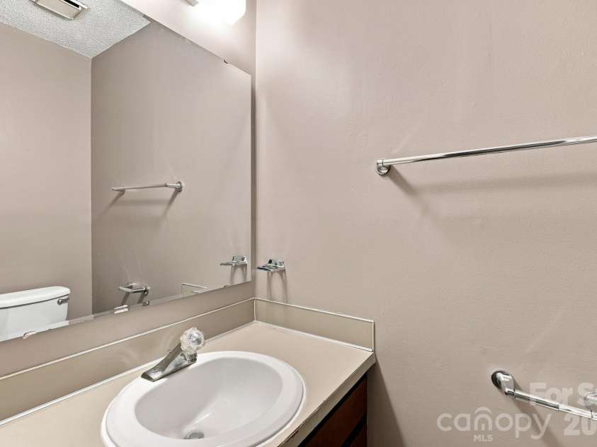 4033 Briarhill Drive, Charlotte, NC 28215.  MLS# CAR4421413, YatesRealty ID 41051. 