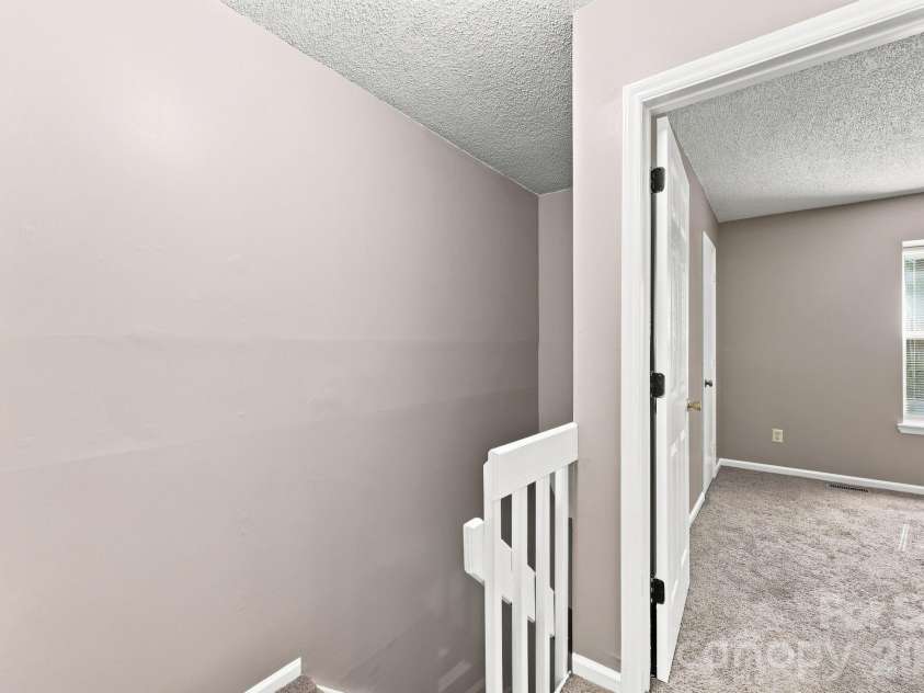 4033 Briarhill Drive, Charlotte, NC 28215.  MLS# CAR4421413, YatesRealty ID 41051. 