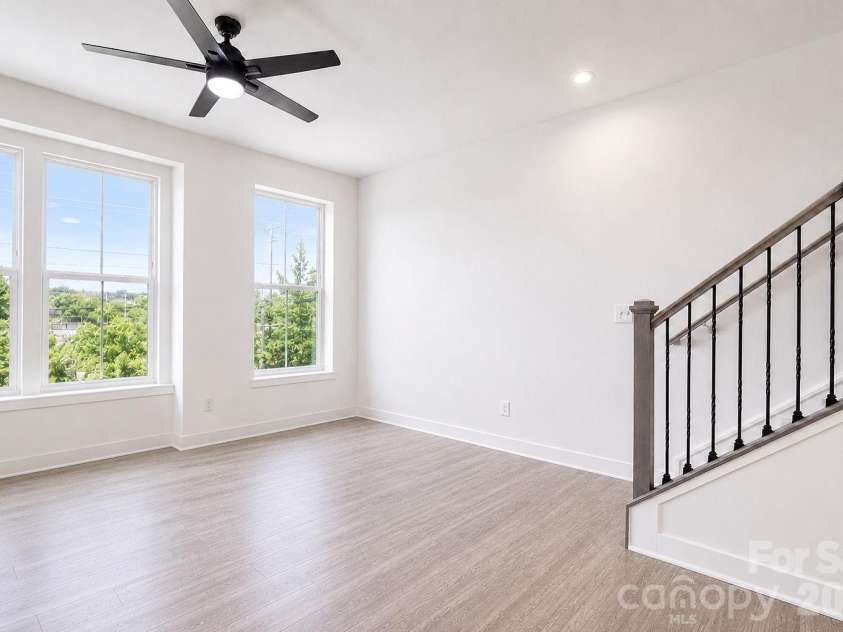 268 Parkwood Avenue, Charlotte, NC 28206.  MLS# CAR4402169, YatesRealty ID 41052. 