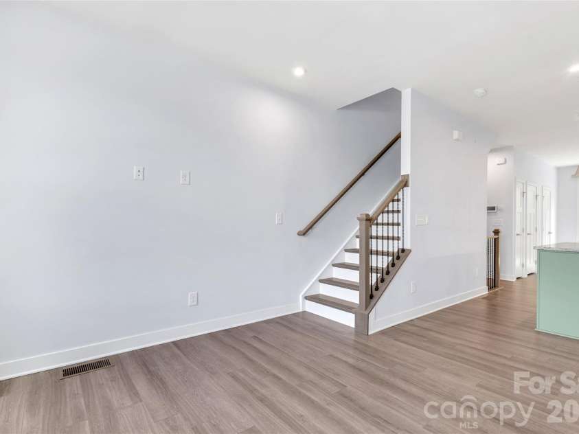 268 Parkwood Avenue, Charlotte, NC 28206.  MLS# CAR4402169, YatesRealty ID 41052. 