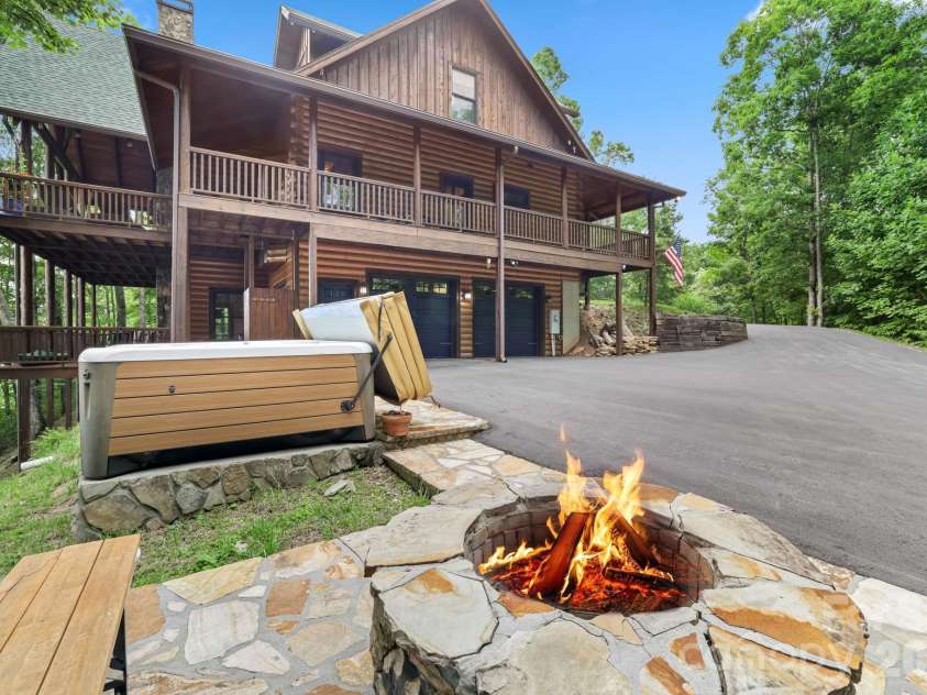 134 Hubble Way, Topton, NC 28781.  MLS# CAR4410859, YatesRealty ID 41055. 