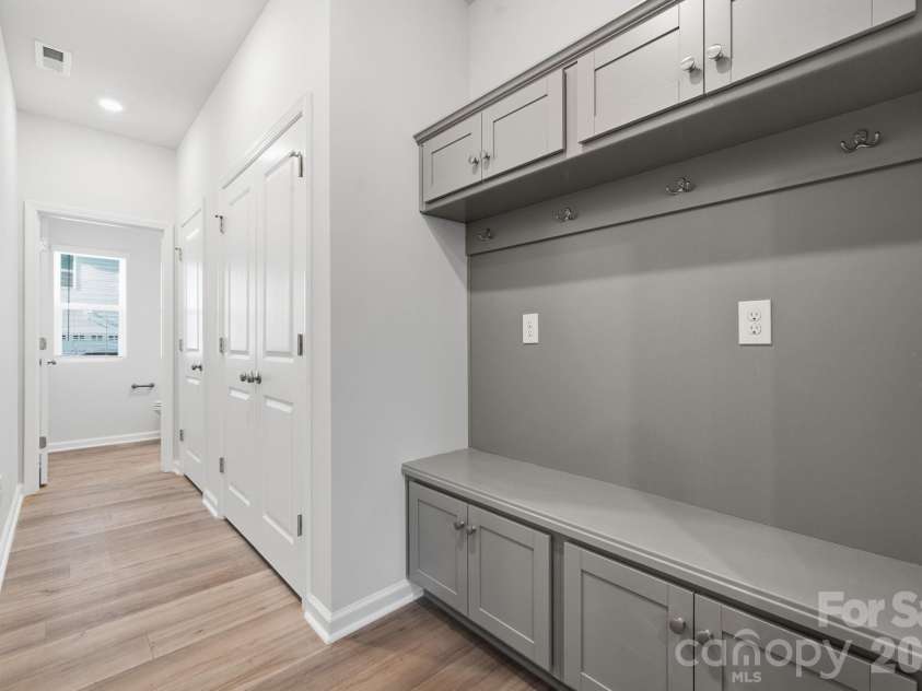 5114 Orchardview Way, Charlotte, NC 28216.  MLS# CAR4335284, YatesRealty ID 4106. Drop Zone / Mud Room