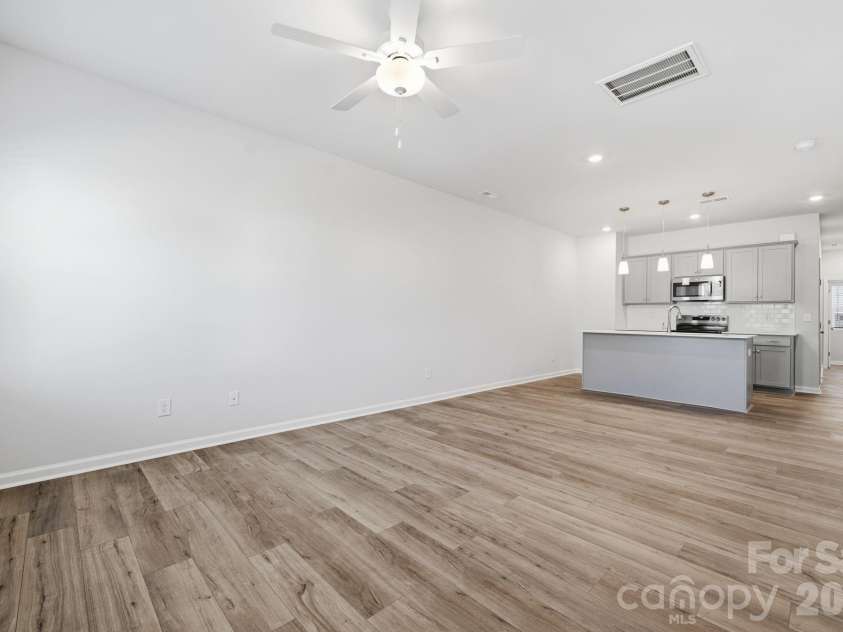 5114 Orchardview Way, Charlotte, NC 28216.  MLS# CAR4335284, YatesRealty ID 4106. Front Entry to Great Room