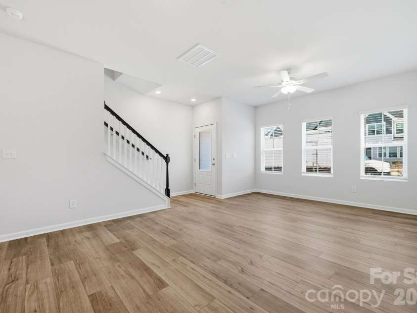 5114 Orchardview Way, Charlotte, NC 28216.  MLS# CAR4335284, YatesRealty ID 4106. Great Room