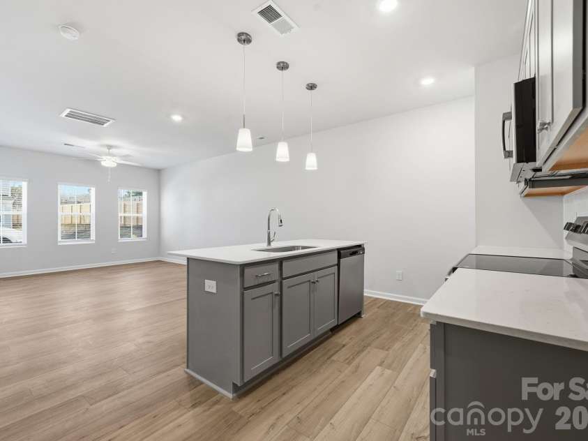 5114 Orchardview Way, Charlotte, NC 28216.  MLS# CAR4335284, YatesRealty ID 4106. Kitchen