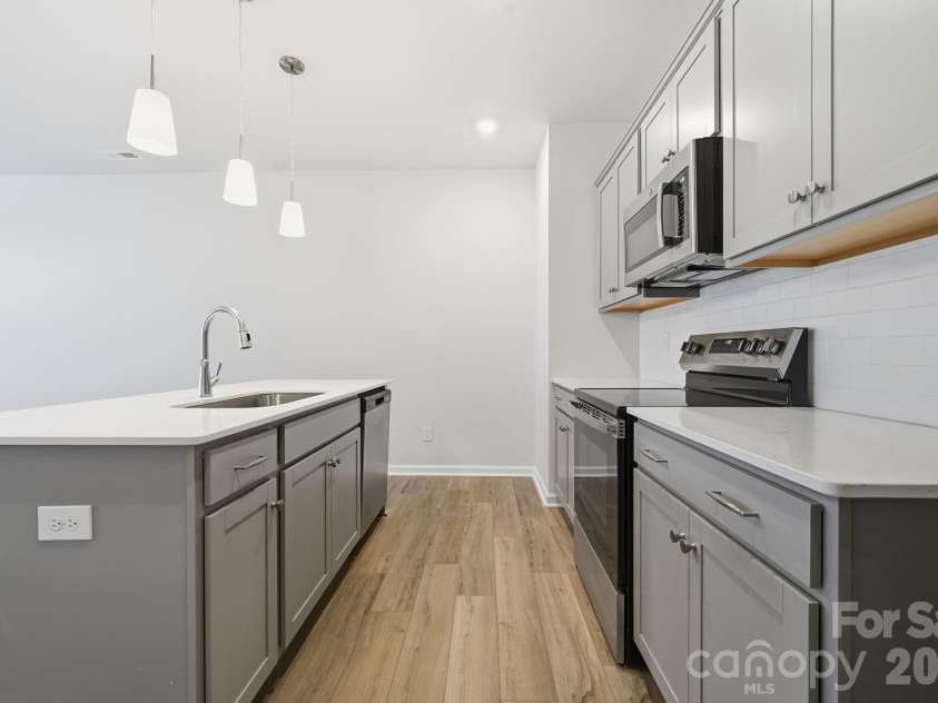 5114 Orchardview Way, Charlotte, NC 28216.  MLS# CAR4335284, YatesRealty ID 4106. Kitchen