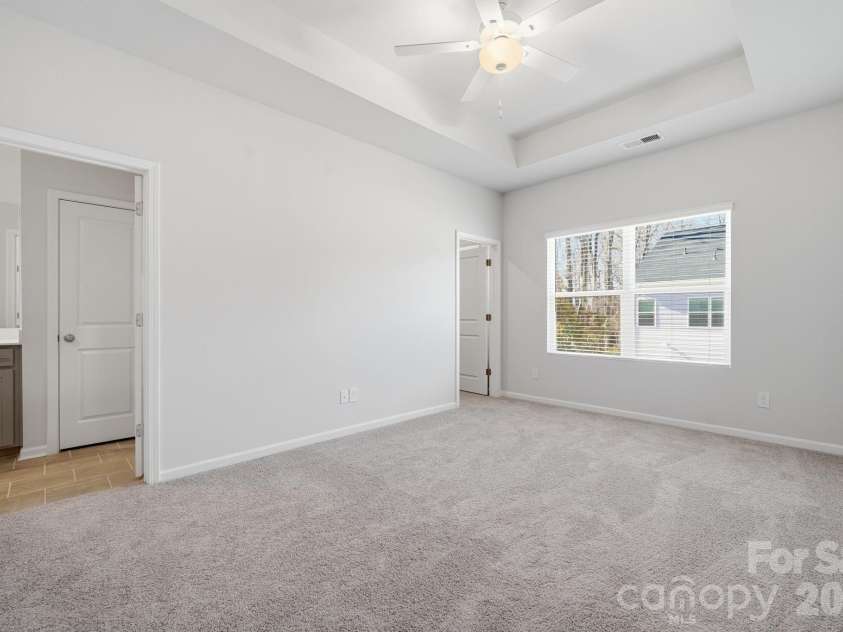 5114 Orchardview Way, Charlotte, NC 28216.  MLS# CAR4335284, YatesRealty ID 4106. Primary Bedroom with 10' tray ceiling