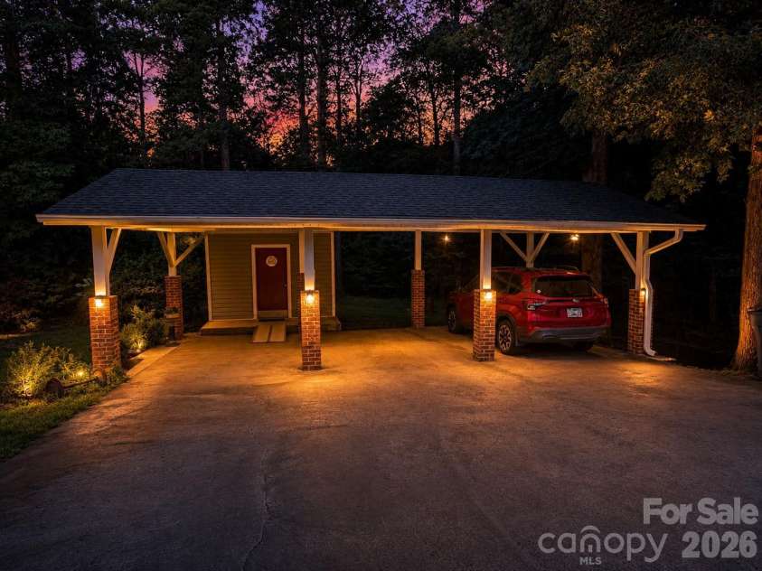 3755 21st Street, Hickory, NC 28601.  MLS# CAR4395380, YatesRealty ID 41061. 