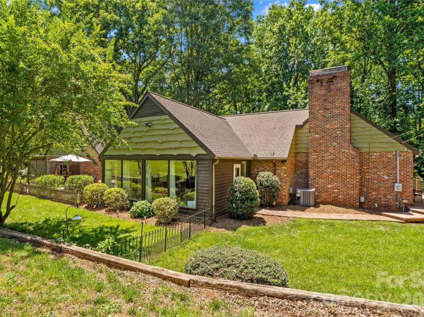 203 Wickersham Drive, Statesville, NC 28625.  MLS# CAR4402525, YatesRealty ID 41062. 
