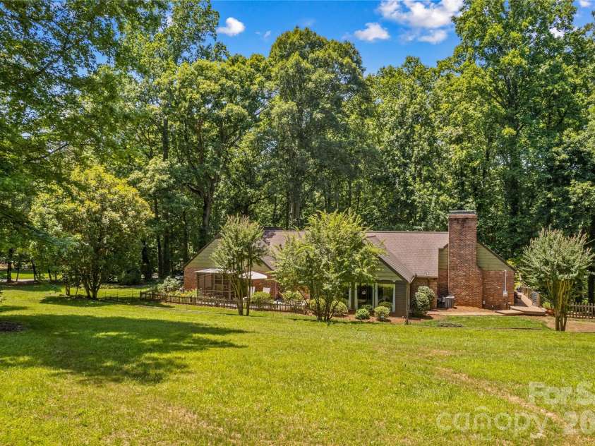 203 Wickersham Drive, Statesville, NC 28625.  MLS# CAR4402525, YatesRealty ID 41062. 