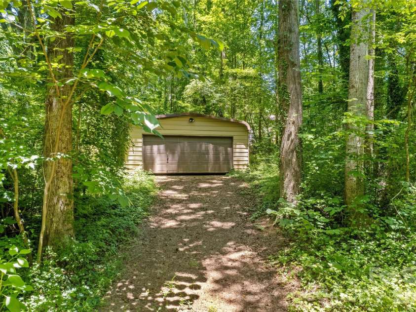 203 Wickersham Drive, Statesville, NC 28625.  MLS# CAR4402525, YatesRealty ID 41062. Detached garage