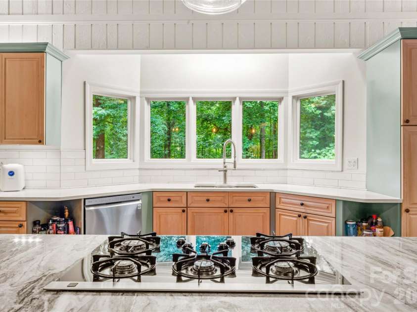 203 Wickersham Drive, Statesville, NC 28625.  MLS# CAR4402525, YatesRealty ID 41062. Kitchen