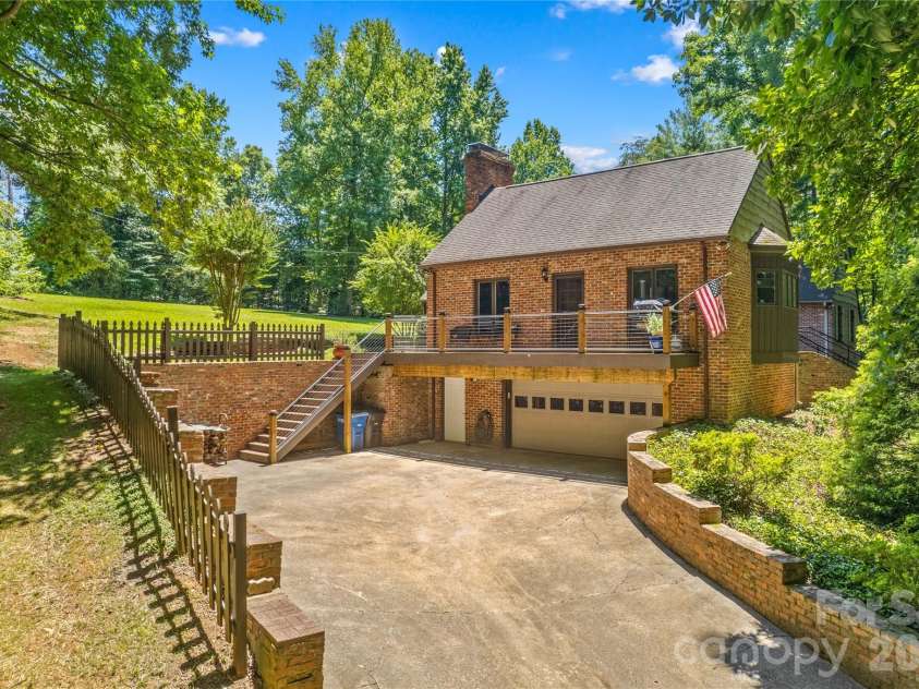 203 Wickersham Drive, Statesville, NC 28625.  MLS# CAR4402525, YatesRealty ID 41062. Lower level 2 car garage
