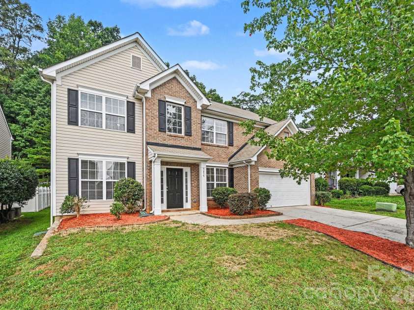 9839 Jeanette Circle, Charlotte, NC 28213.  MLS# CAR4408924, YatesRealty ID 41066. 