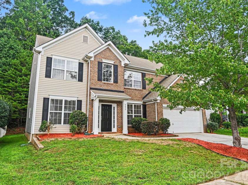 9839 Jeanette Circle, Charlotte, NC 28213.  MLS# CAR4408924, YatesRealty ID 41066. 