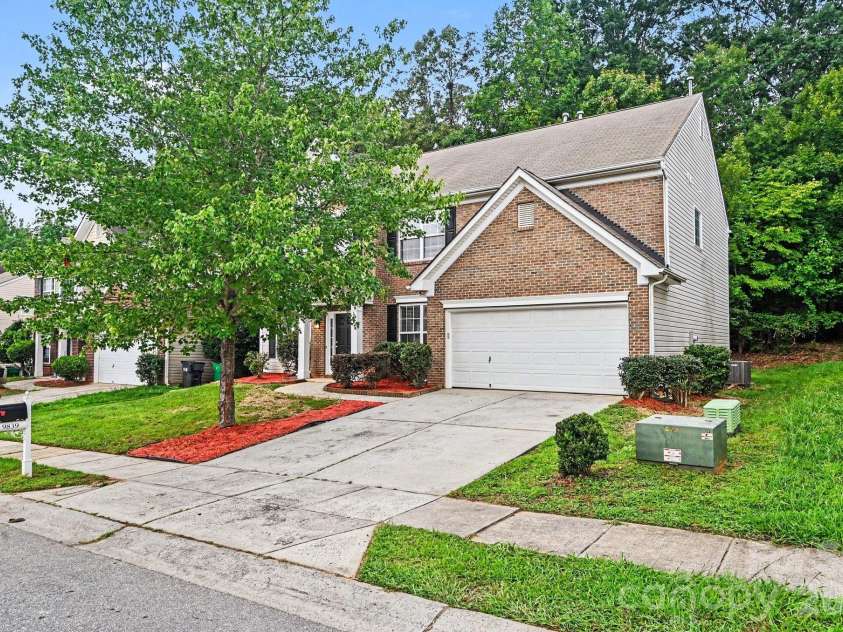 9839 Jeanette Circle, Charlotte, NC 28213.  MLS# CAR4408924, YatesRealty ID 41066. 
