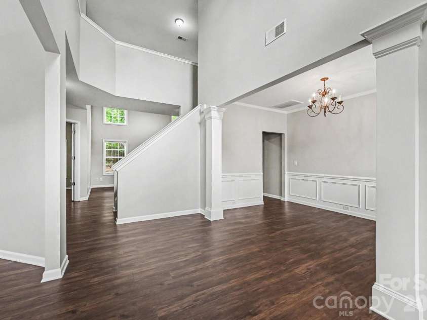 9839 Jeanette Circle, Charlotte, NC 28213.  MLS# CAR4408924, YatesRealty ID 41066. 
