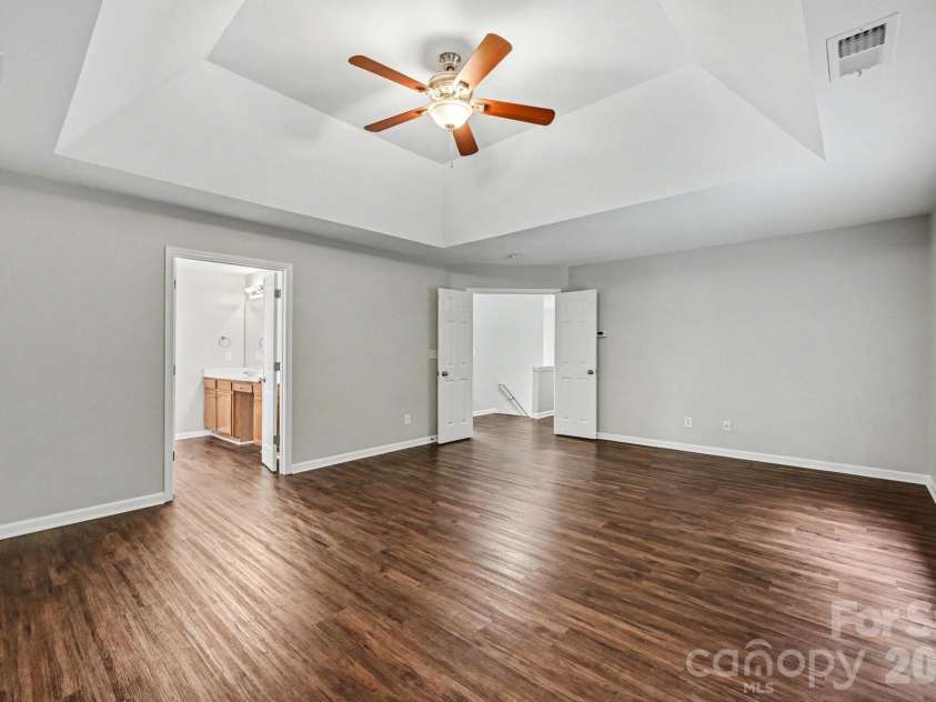 9839 Jeanette Circle, Charlotte, NC 28213.  MLS# CAR4408924, YatesRealty ID 41066. 