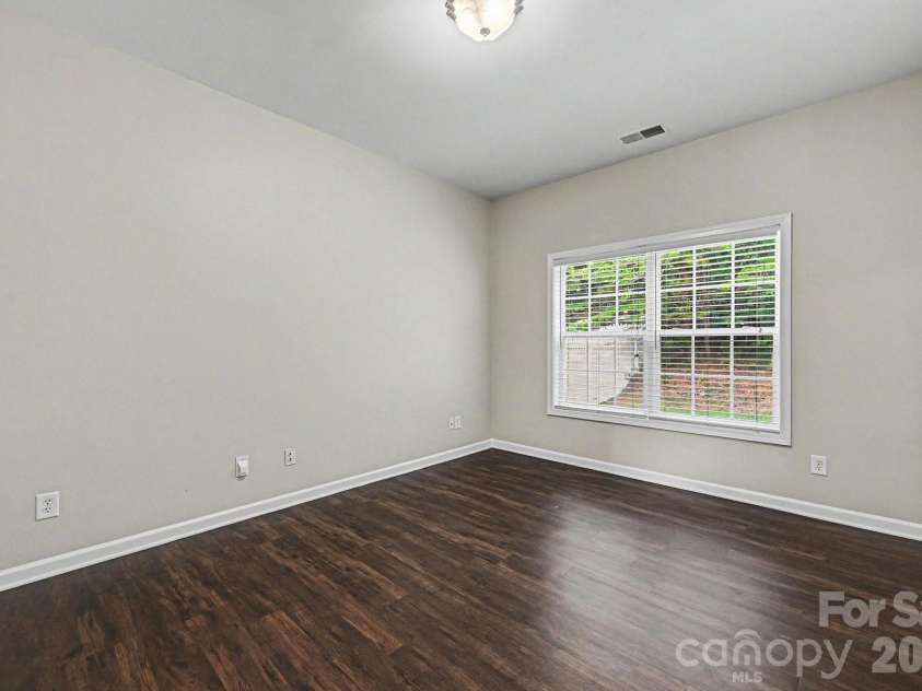 9839 Jeanette Circle, Charlotte, NC 28213.  MLS# CAR4408924, YatesRealty ID 41066. 
