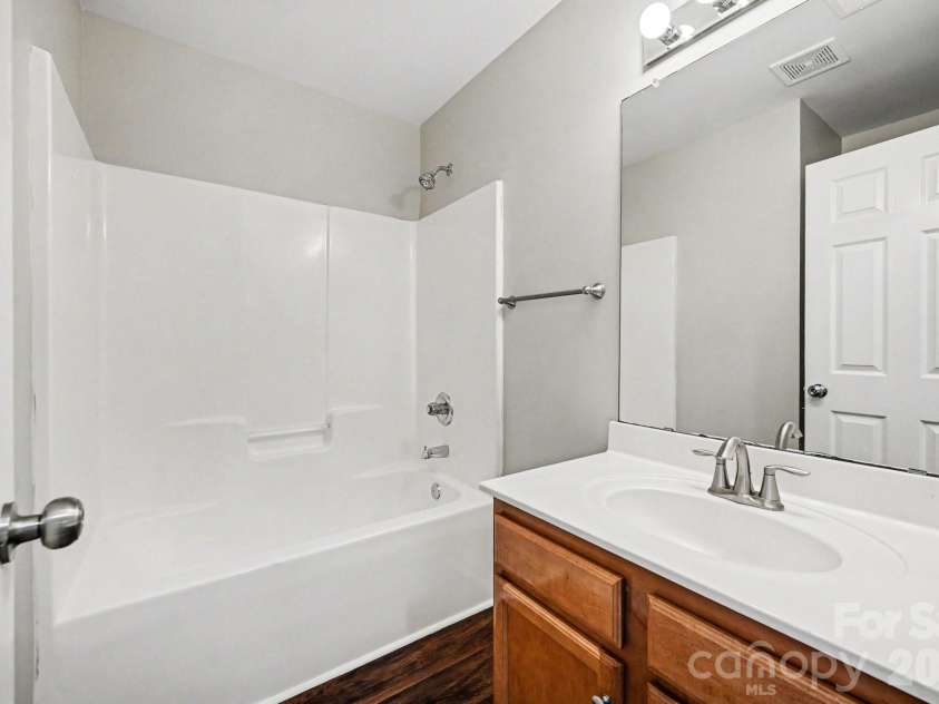 9839 Jeanette Circle, Charlotte, NC 28213.  MLS# CAR4408924, YatesRealty ID 41066. 