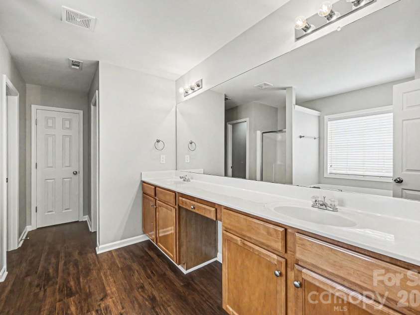 9839 Jeanette Circle, Charlotte, NC 28213.  MLS# CAR4408924, YatesRealty ID 41066. 