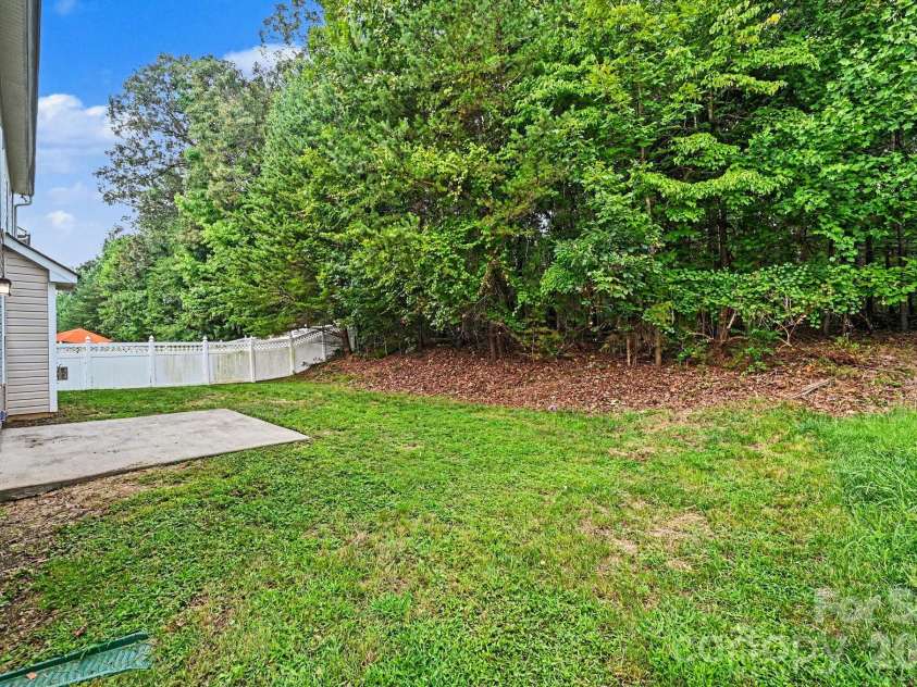 9839 Jeanette Circle, Charlotte, NC 28213.  MLS# CAR4408924, YatesRealty ID 41066. 