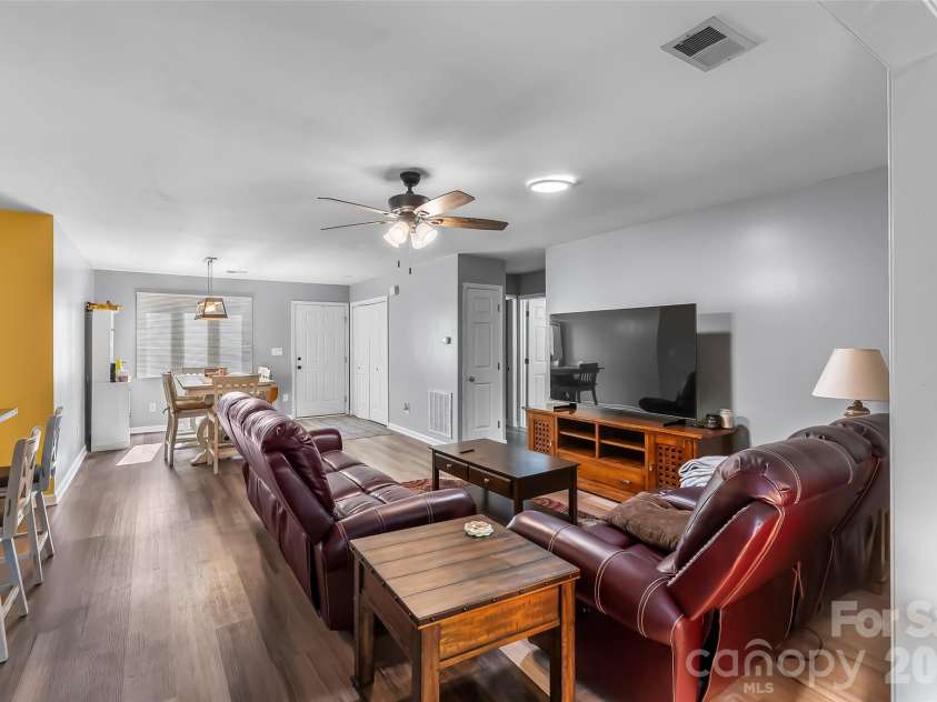 141 Derbyshire Drive, Hendersonville, NC 28792.  MLS# CAR4409798, YatesRealty ID 41069. 