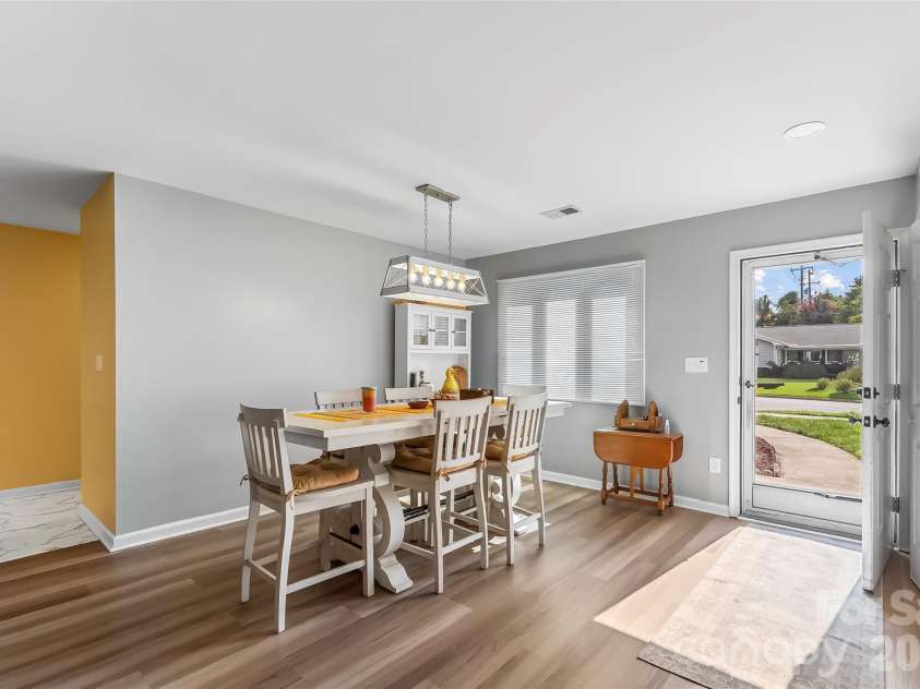 141 Derbyshire Drive, Hendersonville, NC 28792.  MLS# CAR4409798, YatesRealty ID 41069. 