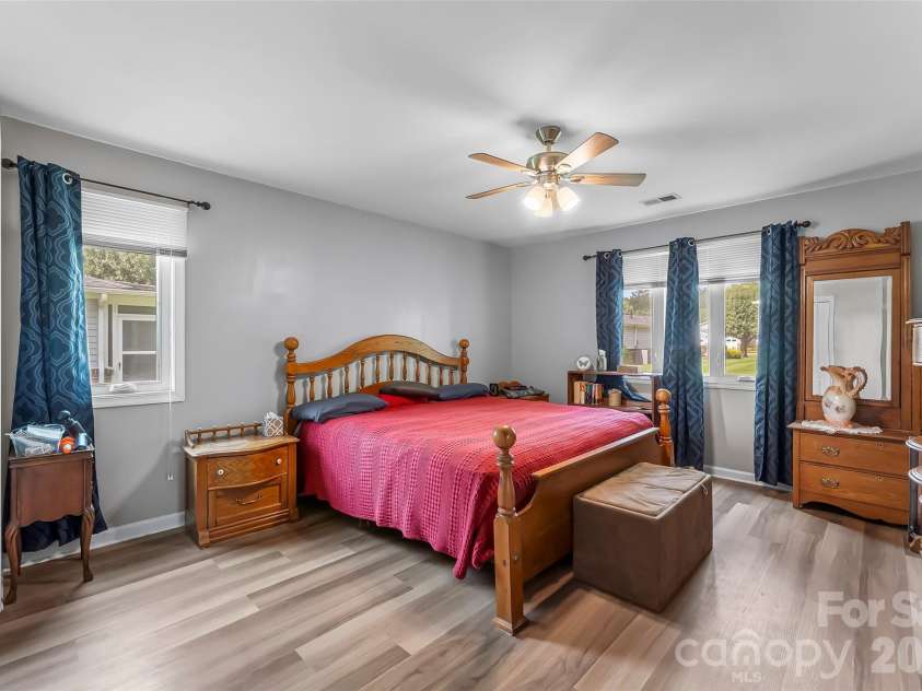 141 Derbyshire Drive, Hendersonville, NC 28792.  MLS# CAR4409798, YatesRealty ID 41069. 
