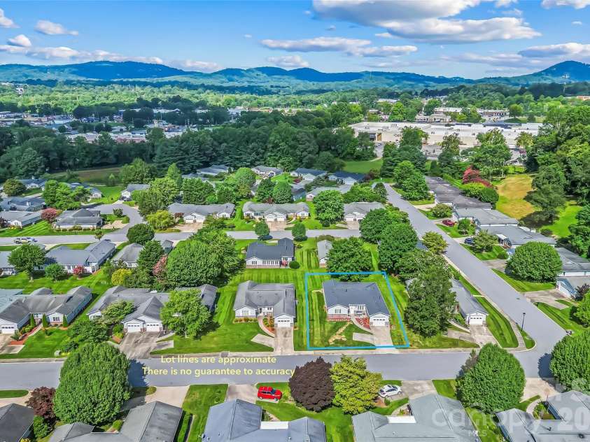 141 Derbyshire Drive, Hendersonville, NC 28792.  MLS# CAR4409798, YatesRealty ID 41069. 
