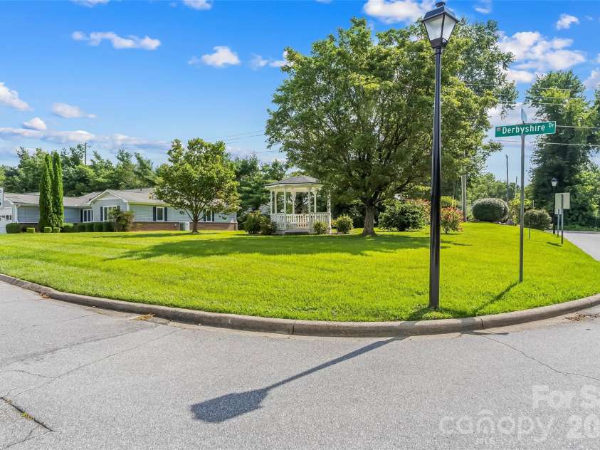 141 Derbyshire Drive, Hendersonville, NC 28792.  MLS# CAR4409798, YatesRealty ID 41069. 