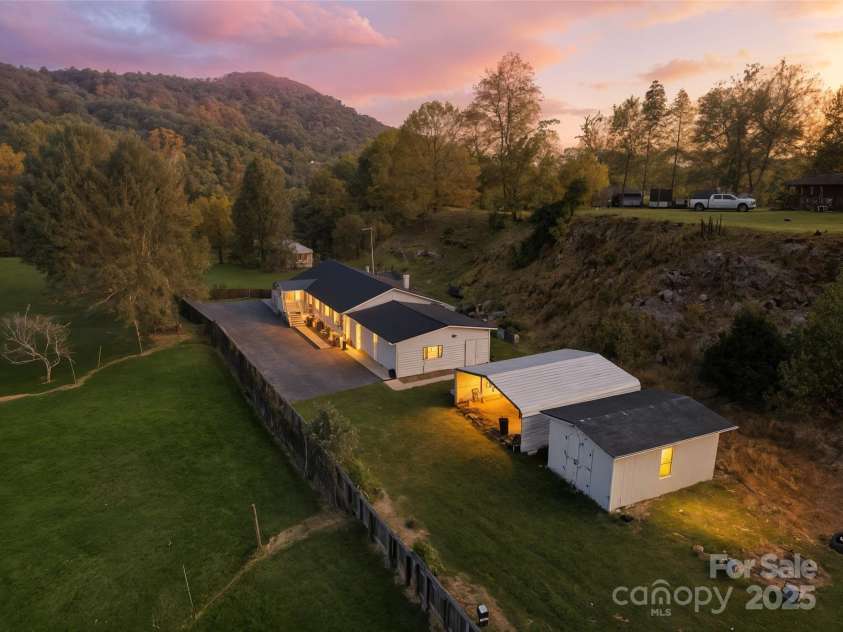 63 Raleigh Lane, Hot Springs, NC 28743.  MLS# CAR4314223, YatesRealty ID 4107. 