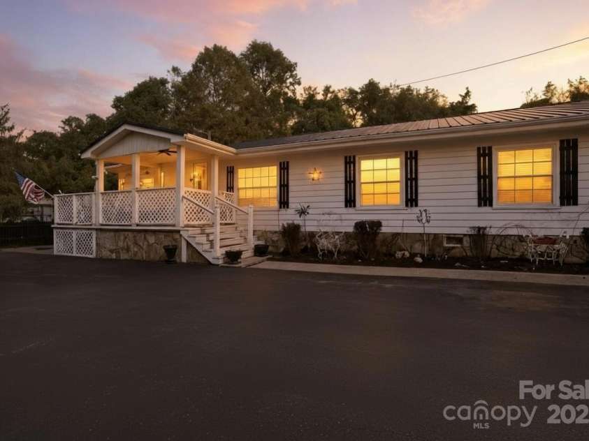 63 Raleigh Lane, Hot Springs, NC 28743.  MLS# CAR4314223, YatesRealty ID 4107. 