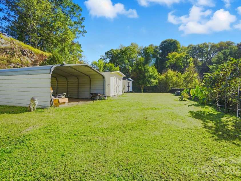 63 Raleigh Lane, Hot Springs, NC 28743.  MLS# CAR4314223, YatesRealty ID 4107. 