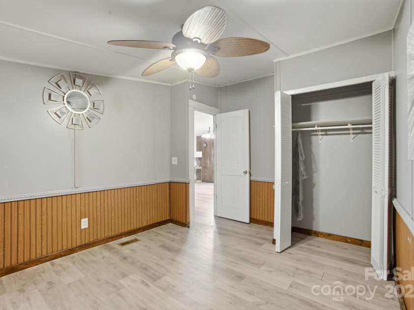 63 Raleigh Lane, Hot Springs, NC 28743.  MLS# CAR4314223, YatesRealty ID 4107. 