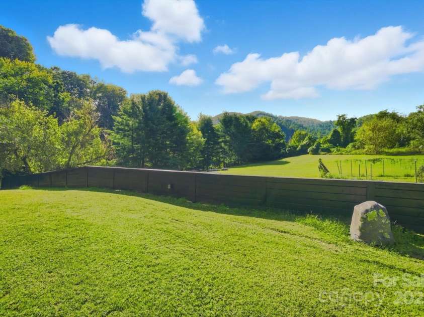 63 Raleigh Lane, Hot Springs, NC 28743.  MLS# CAR4314223, YatesRealty ID 4107. 