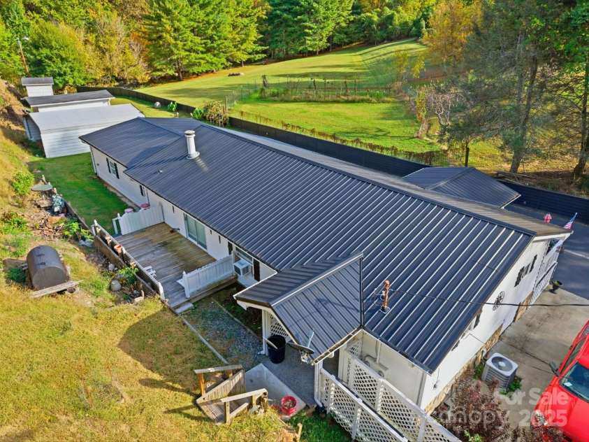 63 Raleigh Lane, Hot Springs, NC 28743.  MLS# CAR4314223, YatesRealty ID 4107. 