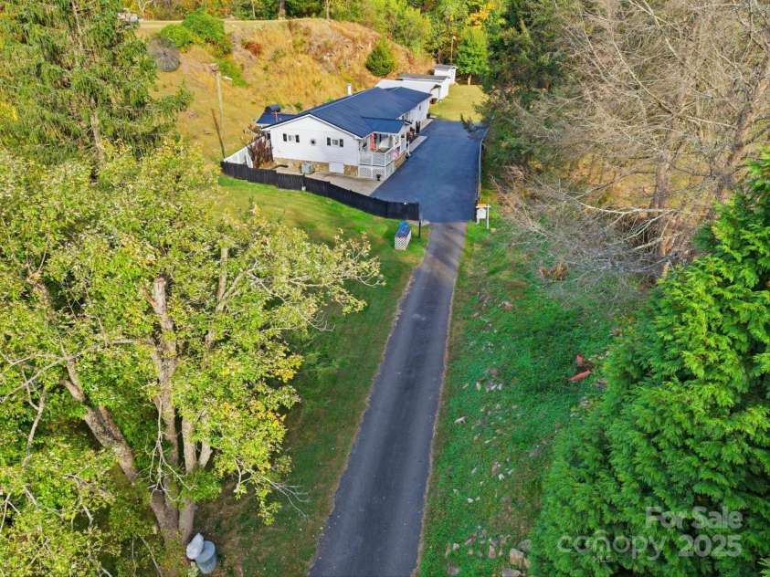 63 Raleigh Lane, Hot Springs, NC 28743.  MLS# CAR4314223, YatesRealty ID 4107. 