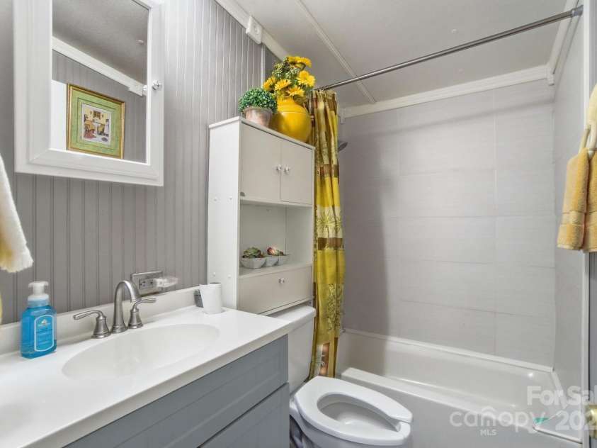 63 Raleigh Lane, Hot Springs, NC 28743.  MLS# CAR4314223, YatesRealty ID 4107. 