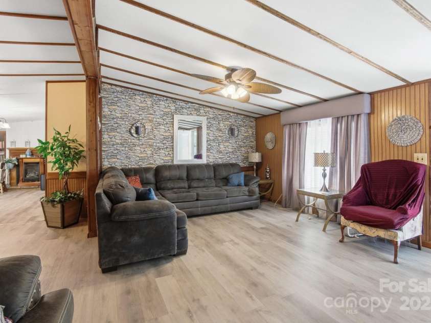 63 Raleigh Lane, Hot Springs, NC 28743.  MLS# CAR4314223, YatesRealty ID 4107. 