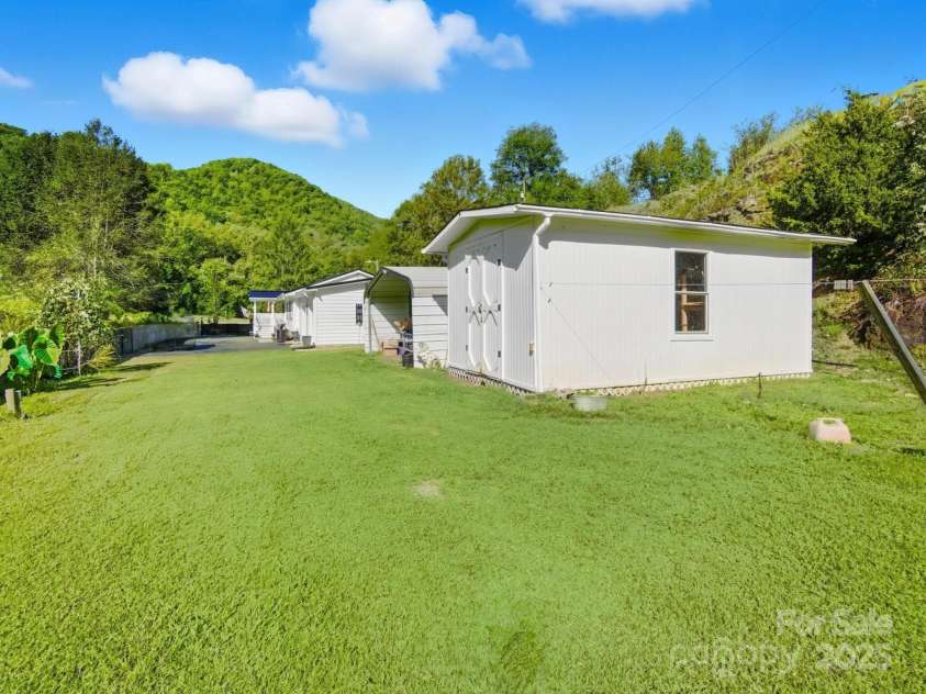 63 Raleigh Lane, Hot Springs, NC 28743.  MLS# CAR4314223, YatesRealty ID 4107. 