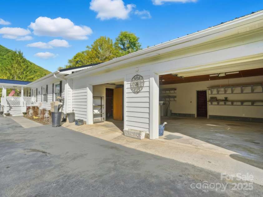 63 Raleigh Lane, Hot Springs, NC 28743.  MLS# CAR4314223, YatesRealty ID 4107. 